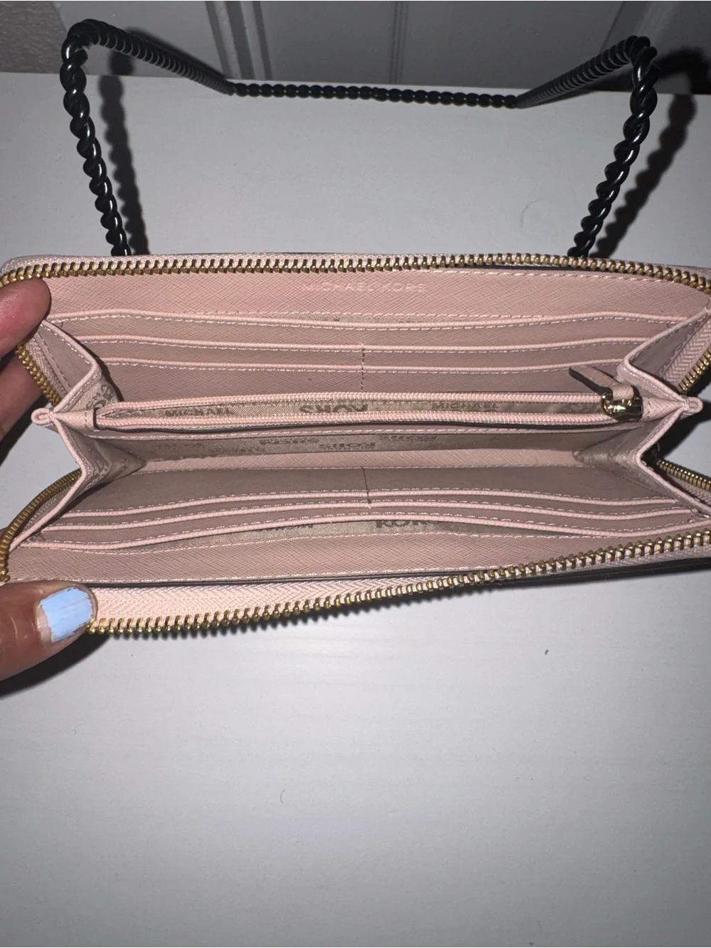 EUCMichael Kors Pale Pink Saffiano Zip Wallet with Gold Logo
